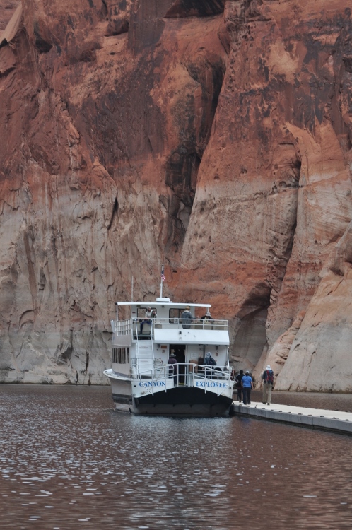 Lake Powell boat tour to Rainbow Bridge